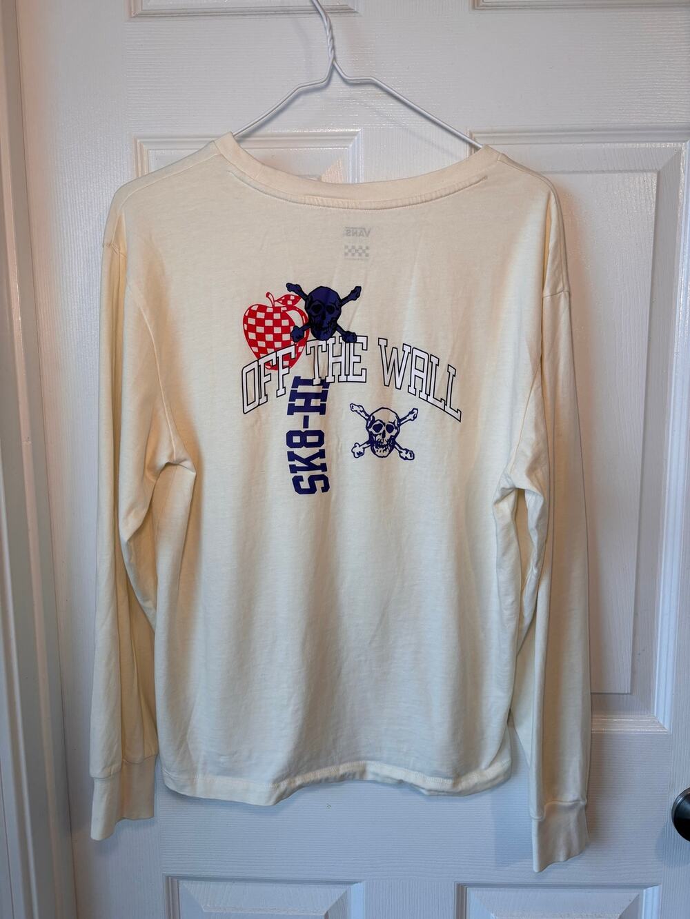 Vans Women’s Small Cream Off The Wall Long Sleeve Graphic Pocket Shirt